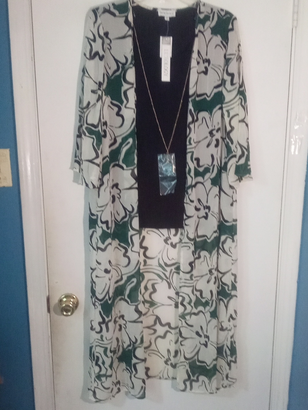 Luxology Top With Necklace Set Medium NWT $64 Green Floral Black Attached Tank